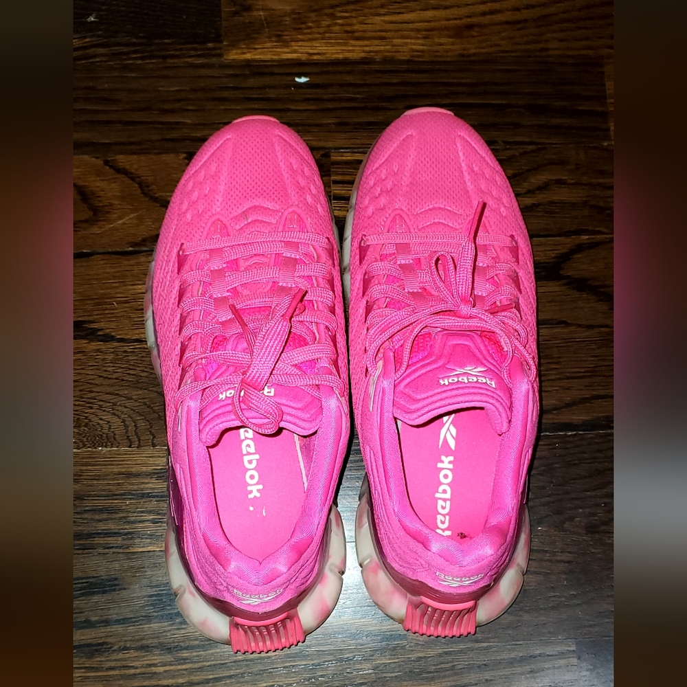 PINK REEBOKS